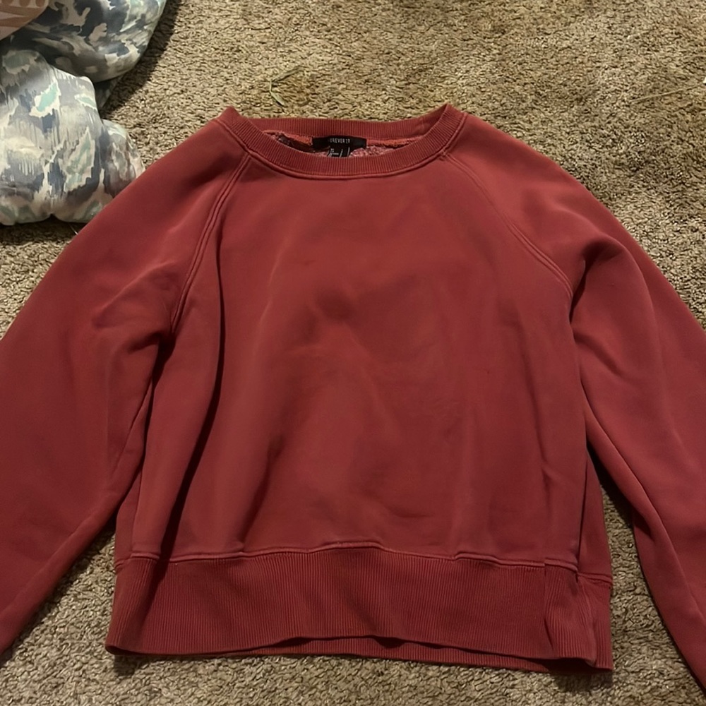 It’s a nice red sweater, very cozy, good material, no damage - Picture 1 of 1
